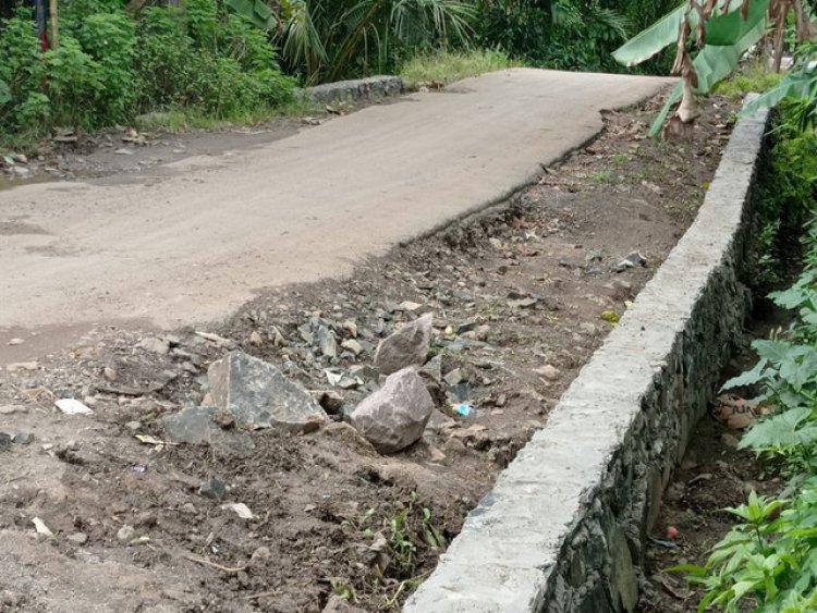 Badan Ruas Jalan Pagelaran - Babakan Mesjid Belum Dikerjakan Menuai Pertanyaan Warga