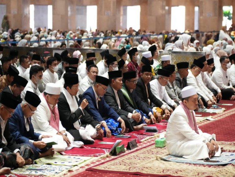 Bersama Wapres RI, Panglima TNI Sholat Idul Fitri di Istiqlal