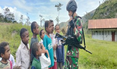 Akrabnya Satgas Yonif Raider 200/BN Sapa Masyarakat Kurima