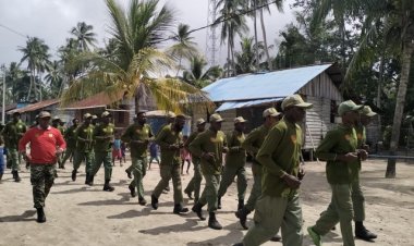 Babinsa Koramil 1710-01/Kokonao Laksanakan Pendampingan Kegiatan Peningkatan Kapasitas Satlinmas