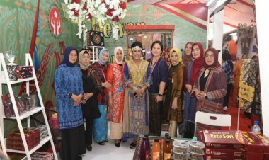Ketum Dharma Pertiwi Hadiri HUT Dekranas Ke-43 di Medan