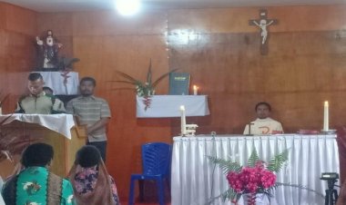 Tunjukkan Kebersamaan, Satgas Yonif Raider 200/BN Bersama Masyarakat Laksanakan Ibadah dan Menari Bersama