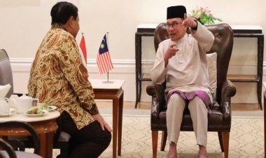 Menhan Prabowo Bertemu PM Malaysia, Bicara Hubungan Bilateral dan Regional