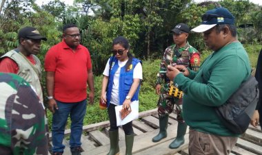 Satgas Yonif 143/TWEJ Bersama Tim PUPR Teliti Sumber Air Bersih Untuk Warga Papua