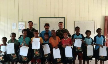 Bersama Satgas Yonif 143/TWEJ, Siswa Perbatasan RI Tunjukan Nasionalisme