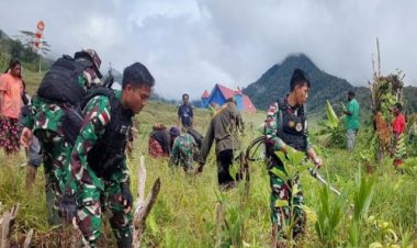 Budayakan Bersih, Satgas Yonif 143/TWEJ Ajak Gotong Royong Masyarakat Kiwirok