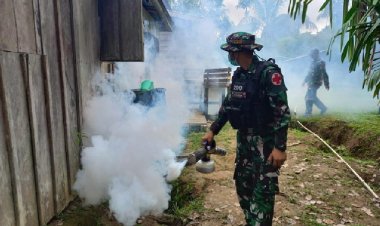 Satgas Yonif Raider 200/BN Bantu Cegah Malaria Di Kampung Hulu Atas
