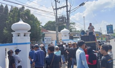 Dinsos Serta Kejari Pandeglang Didemo Oleh Ormas dan Mahasiswa