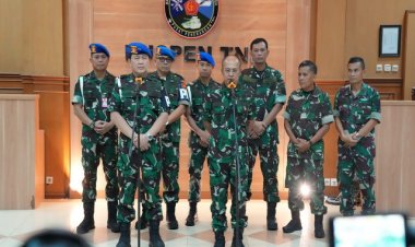 Tim SAR TNI Gabungan Berhasil Mengangkat Seluruh Korban Musibah Pesawat SAM Air di Puncak Pegunungan Papua