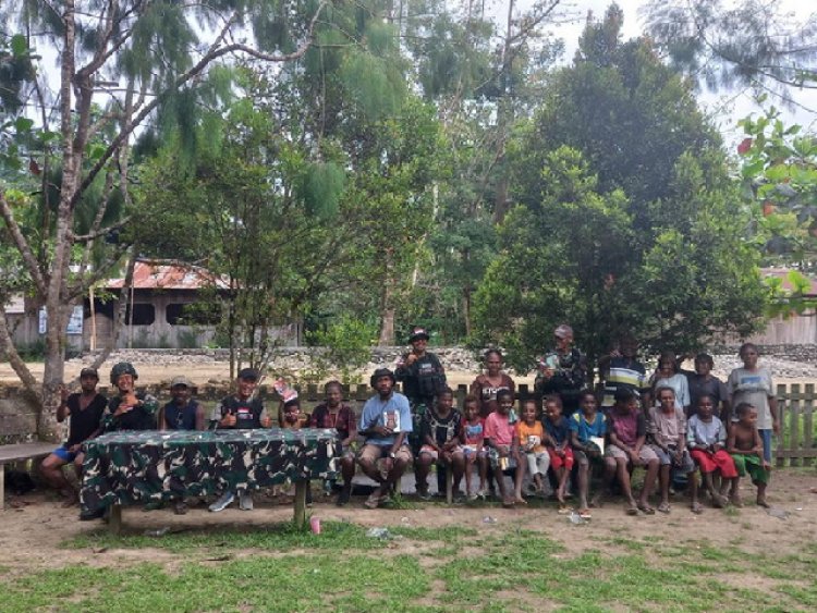 Tingkatkan Minat Baca, Satgas Yonif Raider 200/BN Adakan Perpustakaan Keliling