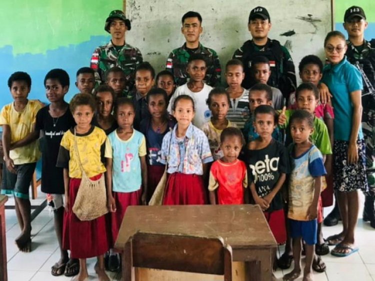 Cetak Generasi Sehat, Satgas Yonif 143/TWEJ Tanamkan Pola Hidup Bersih dan Sehat di Pedalaman Papua