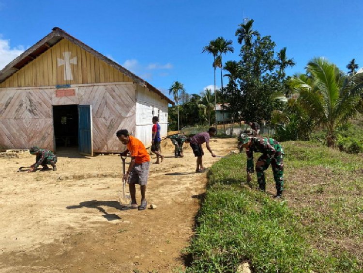 Satgas Yonif 143/TWEJ Ciptakan Kebersihan Gereja di Papua