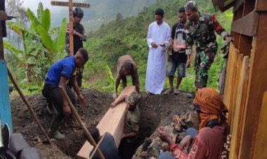 Jalin Silaturahmi, Satgas Yonif 143/TWEJ Bantu Pemakaman Warga Pegunungan Papua