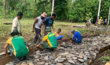 Bangun Jalan Usaha Tani, Satgas Yonarmed 1 Kostrad Karya Bakti Bersama Warga