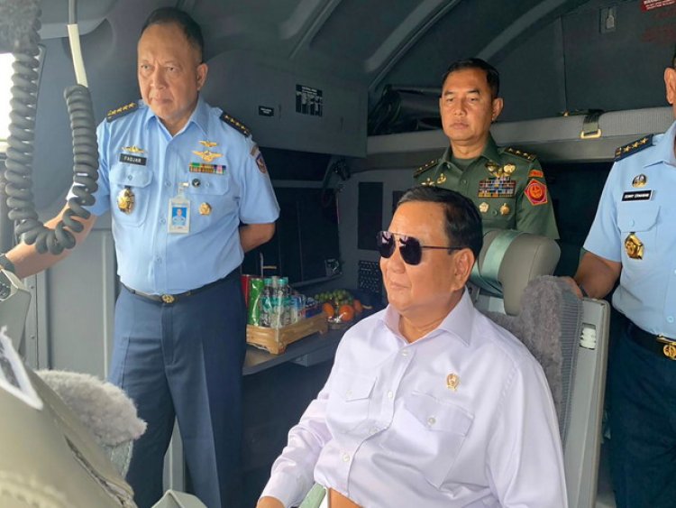 Menhan Prabowo Joy Flight Bareng Rekan Media, Jajal Pesawat C-130J Super Hercules  