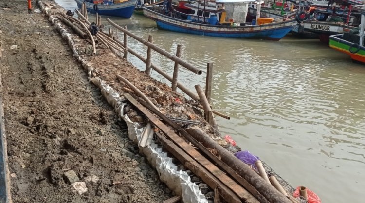 Disoal Aktivis, Pekerjaan Rehabilitasi Pasar Ikan di TPI 3 Labuan Diduga Asal Jadi