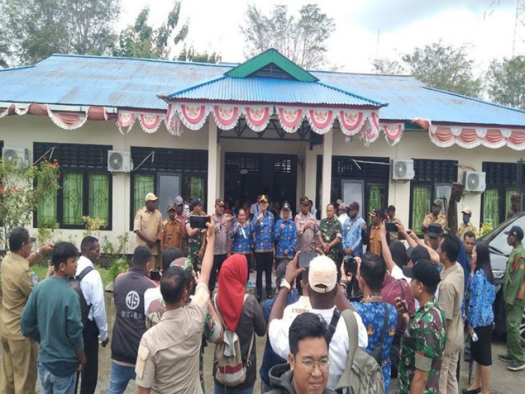 Bentuk Sinergitas, Babinsa Koramil 1710-07/Mapurujaya Dampingi Kunjungan Kerja Pj. Bupati Mimika