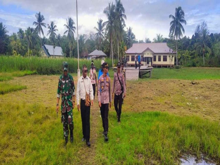 Jaga Sinergitas, Danramil 1710-01/Kokonao Komsos Bersama Kadistrik dan Kapolsek Mimika Barat