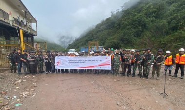 Kobarkan Semangat Sambut Peringatan Proklamasi Kemerdekaan NKRI, Koramil 1710-04/Tembagapura Bersama Satgas dan Kepolisian Ajak Warga Kibarkan Bendera Merah Putih