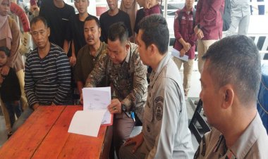 Bakamla RI Jemput Delapan Nelayan Indonesia yang Hanyut ke Perairan Malaysia 