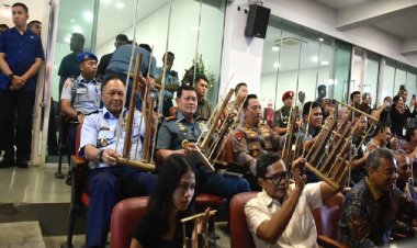 Panglima TNI dan Ketum Dharma Pertiwi  Berpartisipasi Dalam Angklung Guinness World of Records