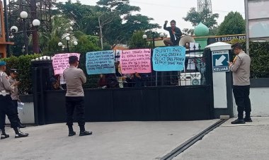 PW Komando Gelar Aksi Unras Depan DPUPR Pandeglang