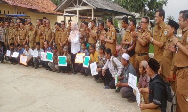 Bupati Pandeglang Serahkan Bantuan Alsintan Ta. 2023 Secara Simbolis.