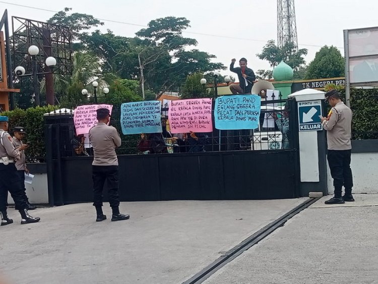 PW Komando Gelar Aksi Unras Depan DPUPR Pandeglang