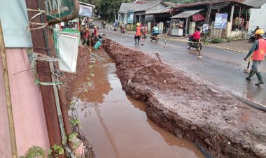 Akses Jalan Terputus, Sejumlah Warga Desa Babakan Lor Keluhkan Pekerjaan Kementrian PUPR