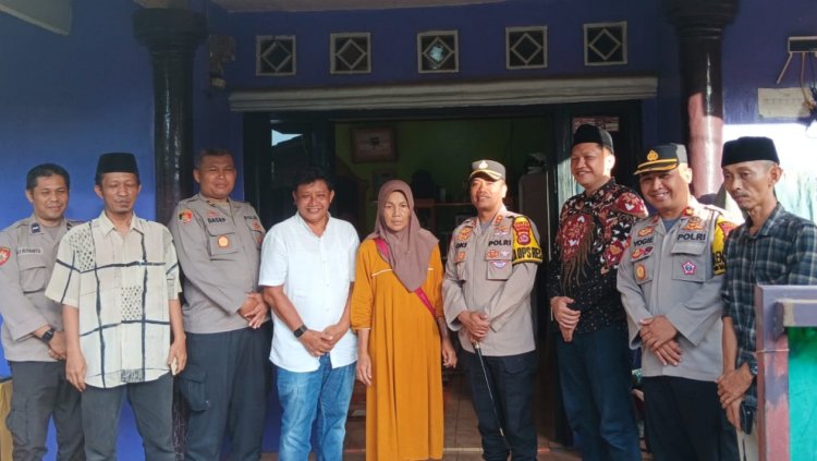 Takziah ke Rumah Duka Anggota KPPS Desa Margasana, Kapolres Pandeglang: Semoga Keluarga Almarhum di Berikan Ketabahan dan Kesabaran