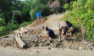 BLT dan Honor Disalurkan, Infrastruktur di Bangunkan, Ini Penjelasan Kades Sudimanik