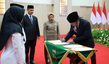 Pj Gubernur Banten Al Muktabar Lantik 72 Kepala Sekolah dan 1 Pengawas Sekolah