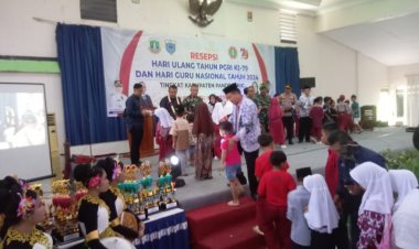 Resepsi HUT PGRI ke 79 Di Pandeglang Dihadiri Para Pejabat Dan berbagi Santunan Yatim.