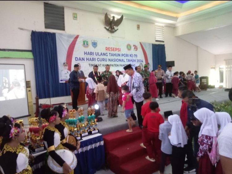 Resepsi HUT PGRI ke 79 Di Pandeglang Dihadiri Para Pejabat Dan berbagi Santunan Yatim.