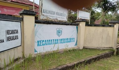 Parah Diduga Kantor Kecamatan Mekar Jaya Kabupaten Pandeglang Tutup Di Jam Kerja Dan Tak Ada Pelayanan Sama Sekali.