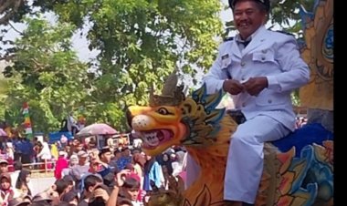 Puncak Peringatan HUT ke-80 RI di Kecamatan Cikedal, Kepala Desa Dahu Ikut Meriahkan Karnaval