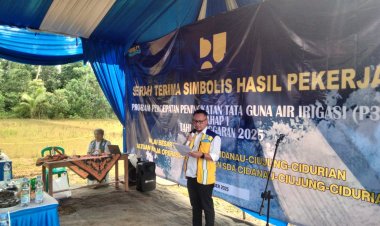 Serah Terima Simbolis Hasil Pekerjaan Program P3-TGAI Tahap 1 Tahun Anggaran 2025 di Desa Padahayu