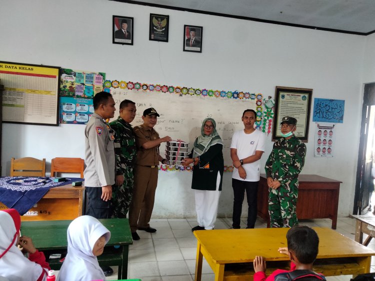 Badan Gizi Nasional Dapur Cening Salurkan Makanan Bergizi Gratis di SDN Cening