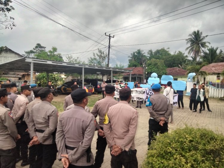 Puluhan Massa Gelar Aksi di Pagelaran, Desak Kajian Ulang Pembangunan PT Wing