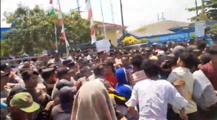 Kericuhan Warnai Aksi Nelayan di Labuan, Tuntut Kejelasan Kasus Kecelakaan Laut yang Menewaskan Casmito