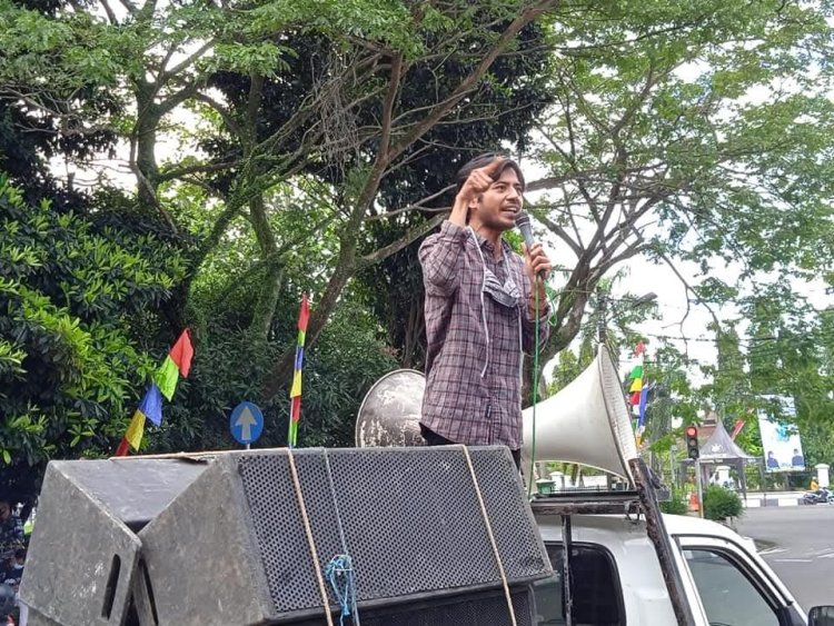 Diakomodir DPMPD Pandeglang, Buku Administrasi Desa, Aktivis Menilai Terlalu Mahal