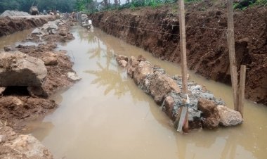 Subkontraktor Proyek Irigasi Cukang Sadang Akui Gunakan Batu Bekas, Publik Pertanyakan Kualitas Pekerjaan