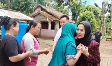 Tia Rahmania, Psikolog Sekaligus Dewan Pakar DPP APDESI Merah Putih Disambut Antusias Warga Desa Kertasana