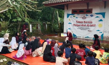 Mahasiswa Pendidikan Bahasa Indonesia Untirta Gelar Kolaborasi Literasi di TBM Al-Latif Mandalawangi