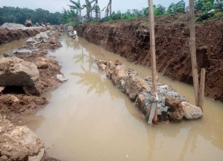 Subkontraktor Proyek Irigasi Cukang Sadang Akui Gunakan Batu Bekas, Publik Pertanyakan Kualitas Pekerjaan