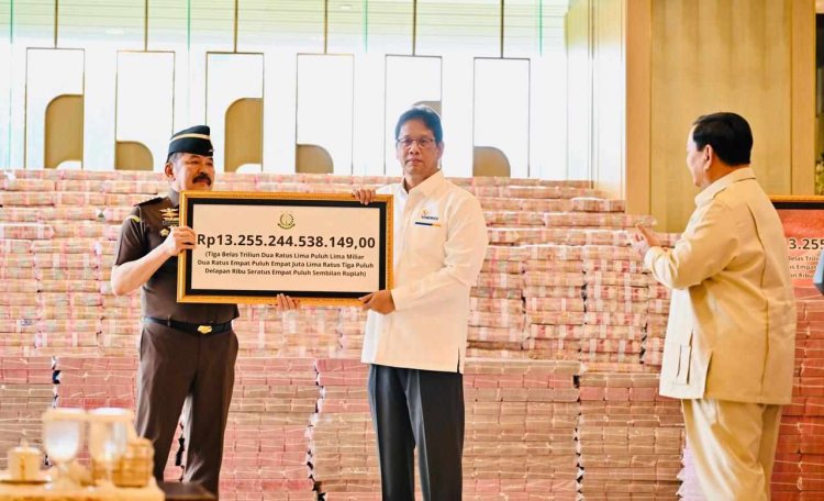 Presiden Prabowo Saksikan Kejagung Serahkan Uang Hasil Korupsi CPO Rp13,25 Triliun ke Kas Negara