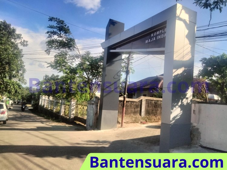 Dua Gapura di Jalur Pejabat Pandeglang Dibiayai APBD 2025
