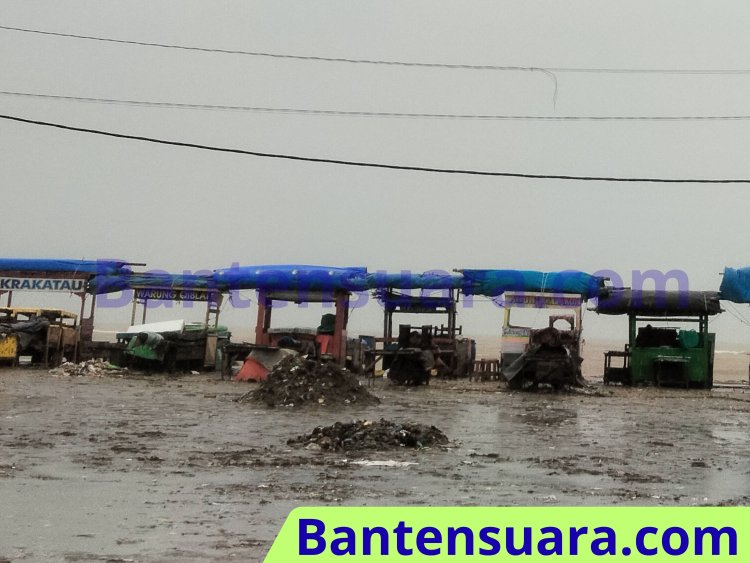Hujan angin paksa pedagang kuliner di Teluk Labuan tutup total