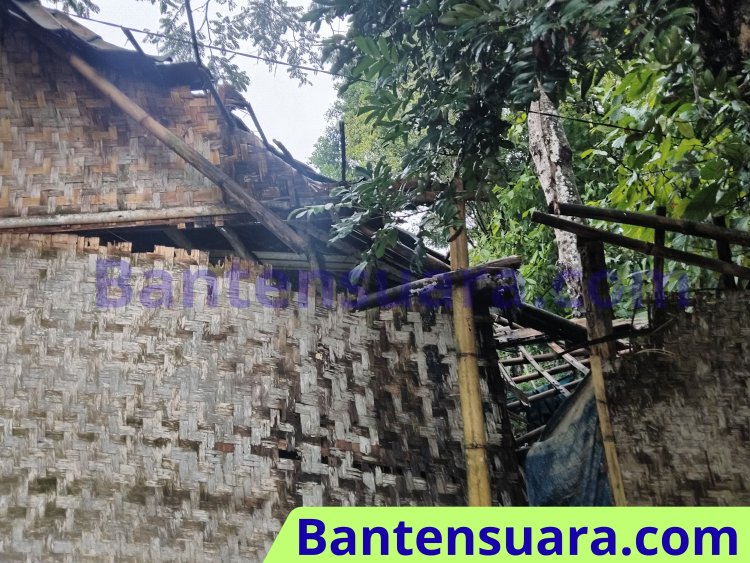 Rumah Warga di Kec. Cipeucang Roboh, Belum Tersentuh Bantuan Pemerintah
