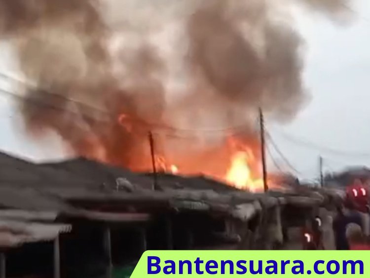 Kebakaran Hanguskan Sejumlah Kios di Pasar Baru Labuan